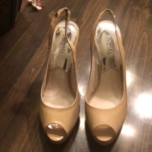 Michael Kors tan/ cream color 5” platform pumps